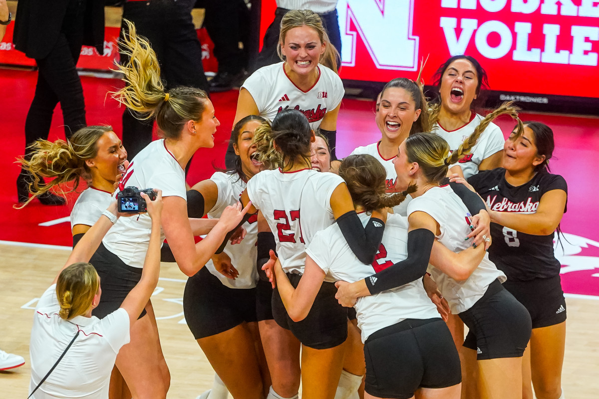 2023 Nebraska celebrates volleyball win vs. Wisconsin USATSI_21708128
